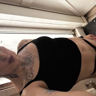 Model - Risky Biznix LOVENSE