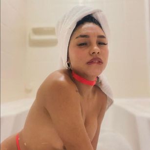 Model - Charlot Hanns sexo