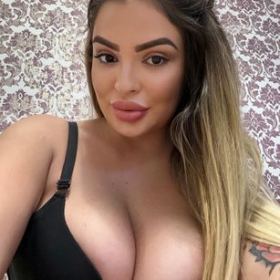 Model - Sophia Desiree longhair