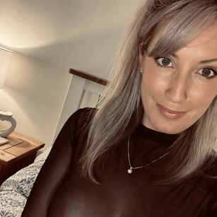 Model - Joanie Oakley roundass