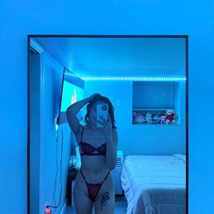 Model - Benllina SEXY