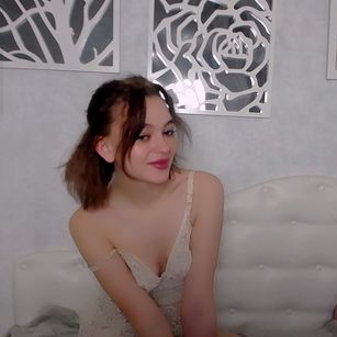 Model - LucyGoldi boobs