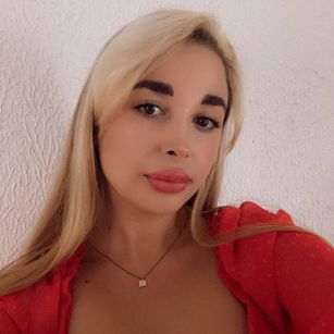 Model - Lewandowskaya hear