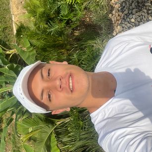 Model - Isaac_Clarck fumar