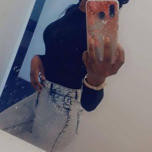 Model - Gugu Pretty young