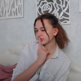 Model - LucyGoldi ass