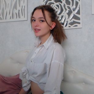 Model - LucyGoldi mistress