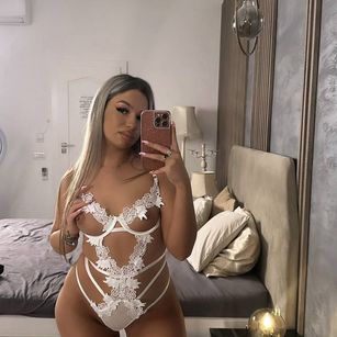 Model - ChristinePlay roleplay