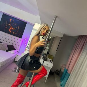 Model - GoldenAmber dildo