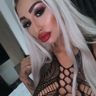 Model - GoldenAmber young