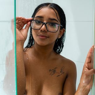 Model - Sofi Grisales feet