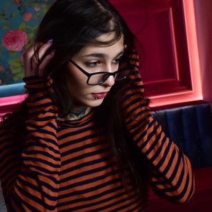 Model - Molly footfetish