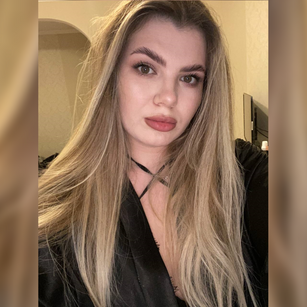 Model - happygirl DreamerAndDoer