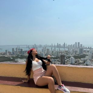 Model - Maria del carmen caizales gomez ass