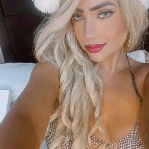 Model - VictoriiaGray pussyplay