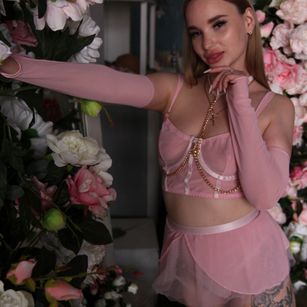 Model - KiraHoward legs