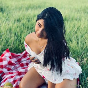 Model - Luciana squirt