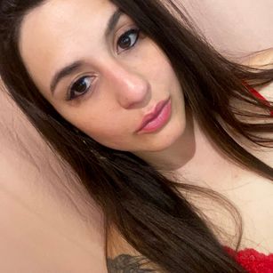 Model - MaguiCurvy Latina