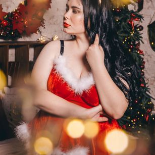 Model - Lina_BBW brunette