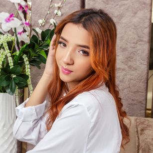 Model - AgathaQuin squirt