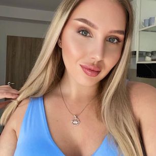 Model - LEXY blueeyes