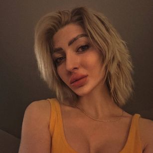 Model - Chloe bigtits