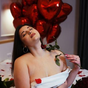 Model - AfinaLin curvy