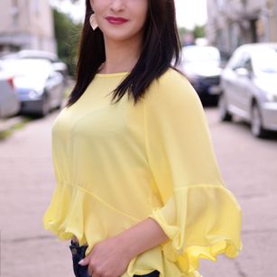 Model - Lara bigboobs