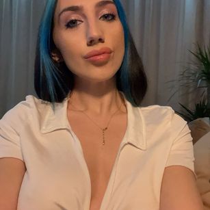 Model - TheaLane young