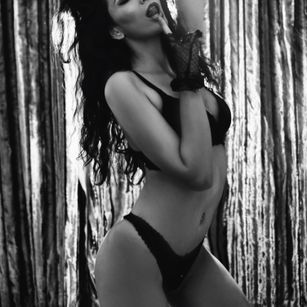 Model - Mina Zola fun