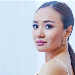 Model - MaliBailey dancing