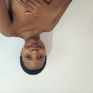 Model - MaxineDaisy pantyhose