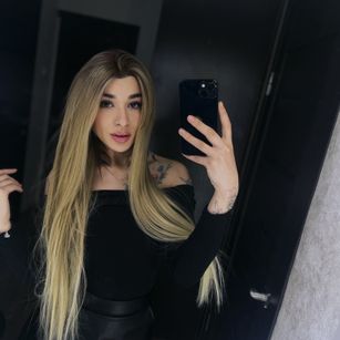 Model - Mary_Blond tease