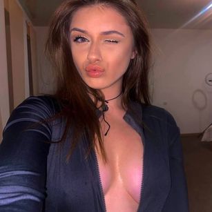 Model - Liora bigass