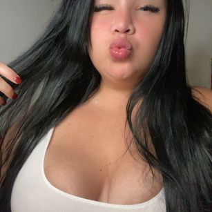 Model - Amazona curvy