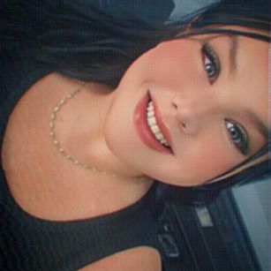 Model - Amazona hermosa