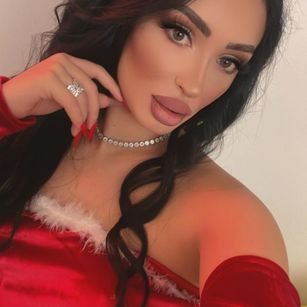 Model - VictoriaLane fetish