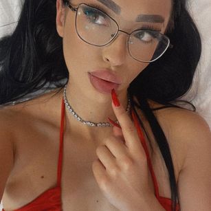 Model - VictoriaLane joi