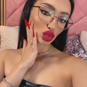 Model - VictoriaLane findom