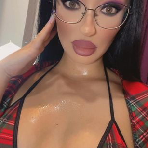 Model - VictoriaLane joi