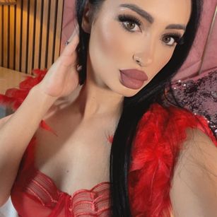 Model - VictoriaLane fetish