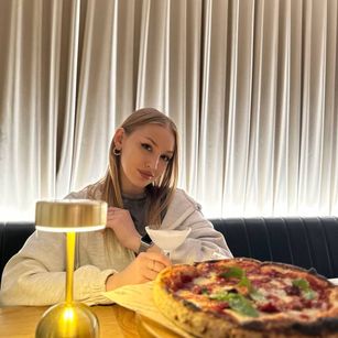 Model - StersElla pussyclose