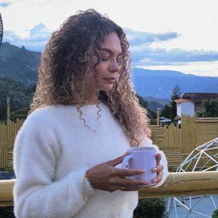 Model - Claudia Rivera dildo