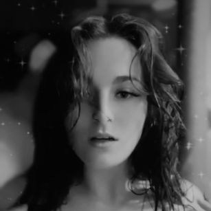 Model - Violet Syns skinny