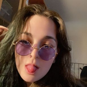 Model - Violet Syns kink