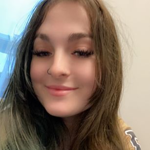 Model - Violet Syns roundass