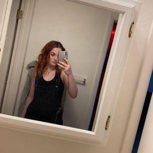 Model - Violet Syns roundass