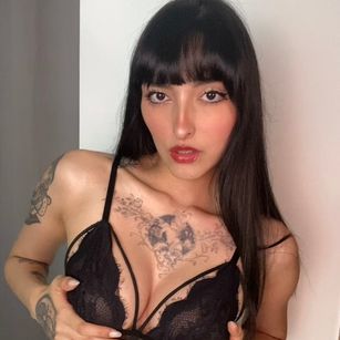 Model - Emilia Vitti girlfriend