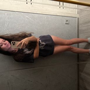 Model - AlisiaNovo footjob