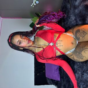 Model - Ominira sexy